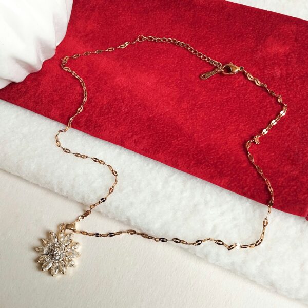 Collar Flor Estrellada